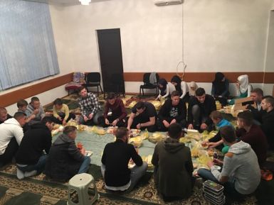 Omladinski iftar