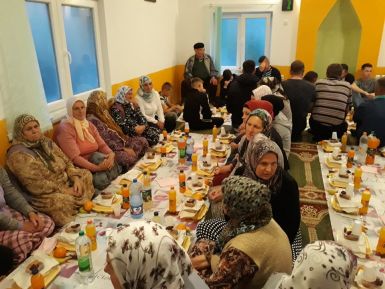 Jusići: Iftar za 120 Jusićana od porodice Muratović