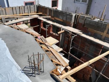 Jusići- Zidanje džamije i ploča