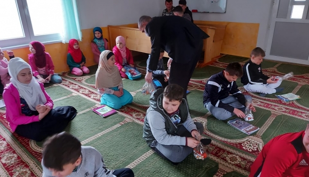 Nekadašnji polaznik mekteba obradovao sadašnje mekteblije